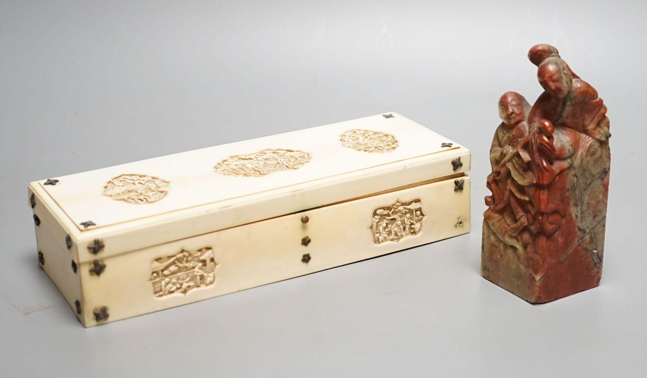 A decorative Chinese carved domino case and a soapstone figural seal (2)